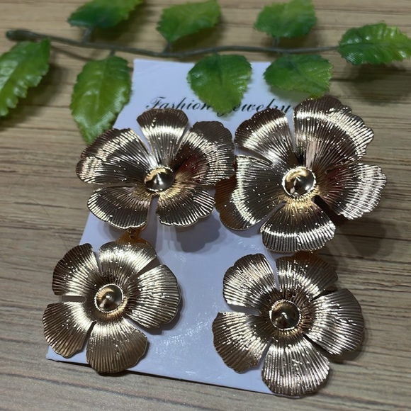 Double Flower Gold Drop Eearrings - Picture 14 of 17